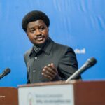 Lubumbashi : Le Gouverneur Kyabula sous pression, reçoit la veuve et la famille du journaliste tué