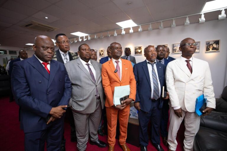 RDC : « Nous avons convenu que le taux de 14.500 francs congolais est accepté par toutes les parties. » (Ephraïm Akwakwa)
