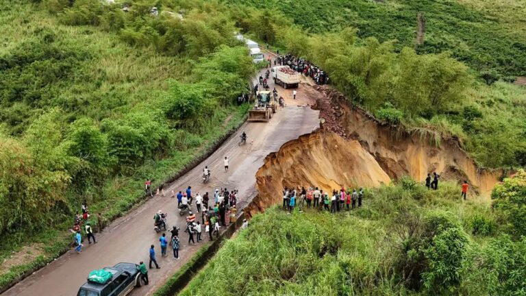 Kongo-Central : Travaux en cours à Kasangulu pour éviter un effondrement de la chaussée