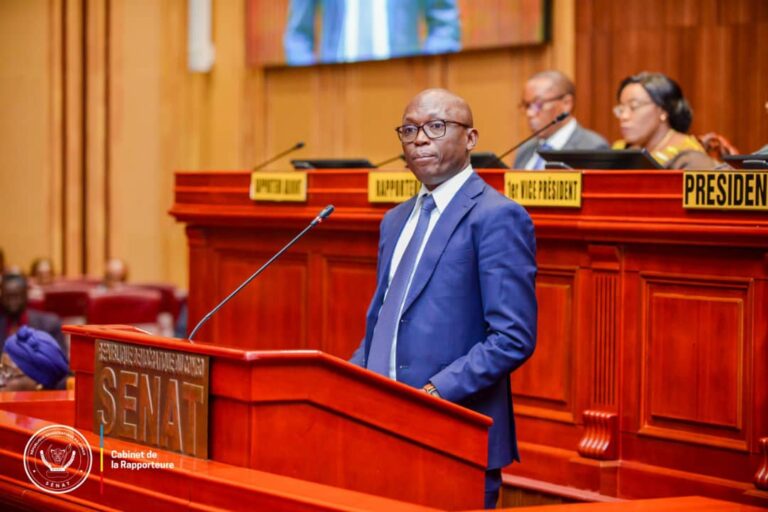 RDC : Le Sénat suspend l’examen du réquisitoire contre le sénateur Michel Lingepo après le retrait de la plainte