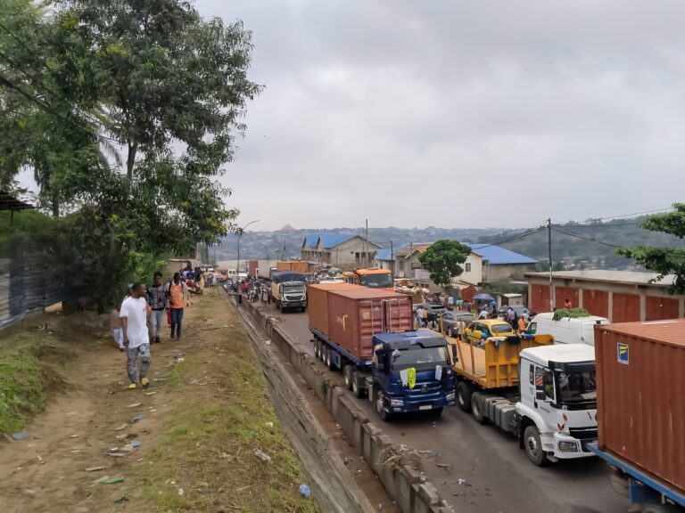Kinshasa : Une grève annoncée pour réclamer la reprise de la circulation diurne des camions-remorques