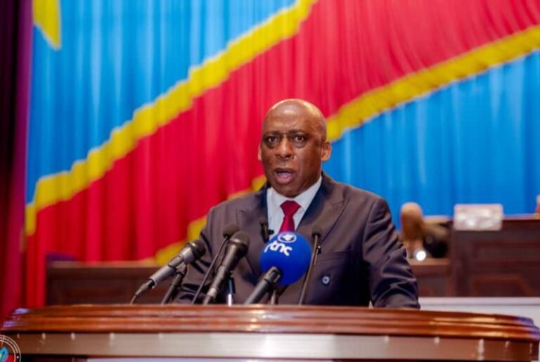 Kinshasa : Victor Ntumba attendu à l’Assemblée nationale ce vendredi pour s’expliquer sur l’état des routes urbaines