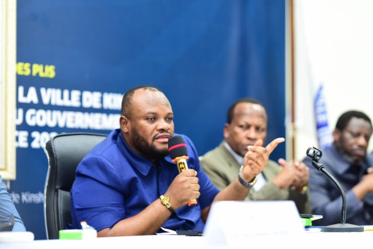 Kinshasa : Le gouverneur Daniel Bumba appelle à l’éradication des marchés pirates et à la fin du désordre urbain