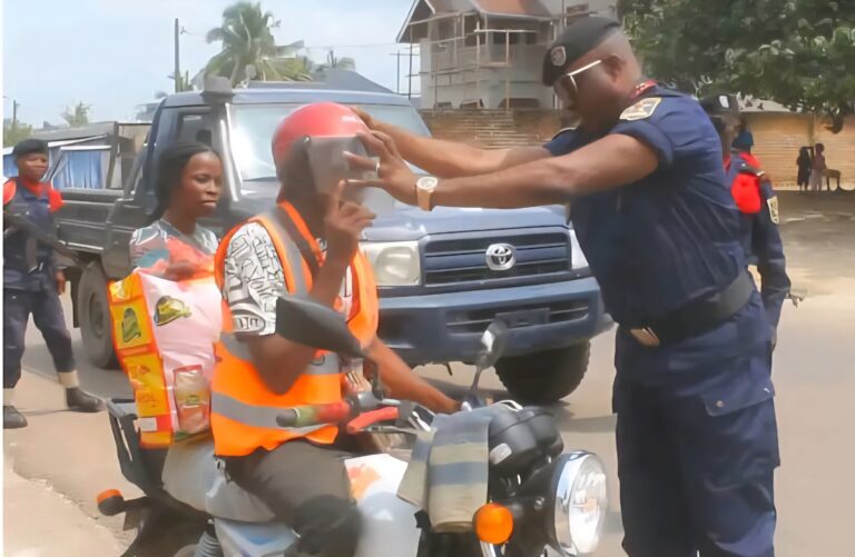 Kisangani : Casque obligatoire, et interdiction des babouches pour les conducteurs de motos-taxis