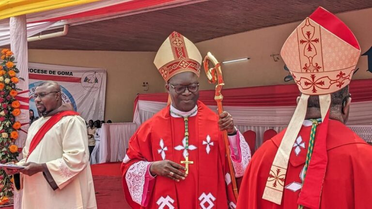 RDC : De retour de Kigali, Mgr Fulgence Muteba ironise face aux questions des journalistes