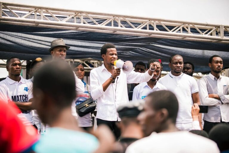 RDC : Nathanael Onokomba recadre Félix Tshisekedi après sa déclaration en Égypte : « Il est déjà le commandant suprême ! »