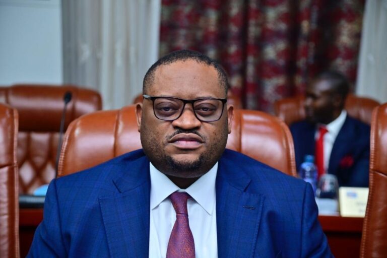RDC : Plusieurs fonctionnaires toujours impayés au 8 janvier, Doudou Fwamba sous le feu des critiques
